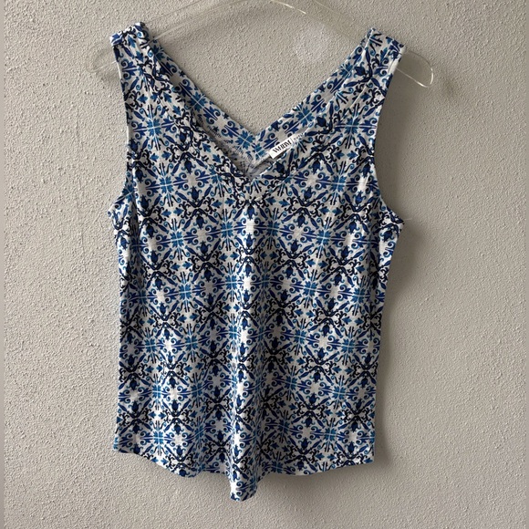 White House Black Market Tops - White House Black Market Medium V Neck Tank Top Blue & White cotton Blend Casual